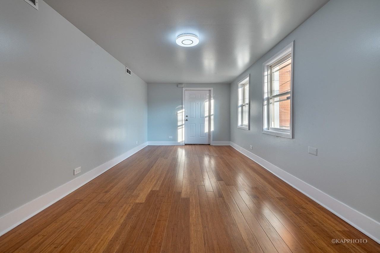 2828 S Wallace St - Photo 5 of 32