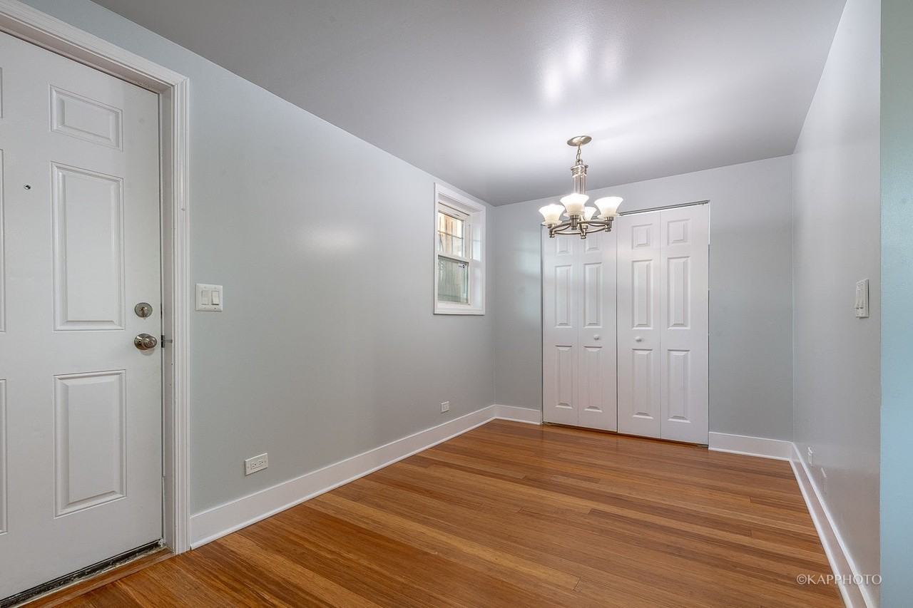 2828 S Wallace St - Photo 7 of 32