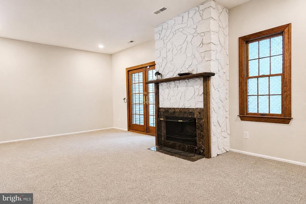 17 Fawnhollow Ct - Photo 2 of 16