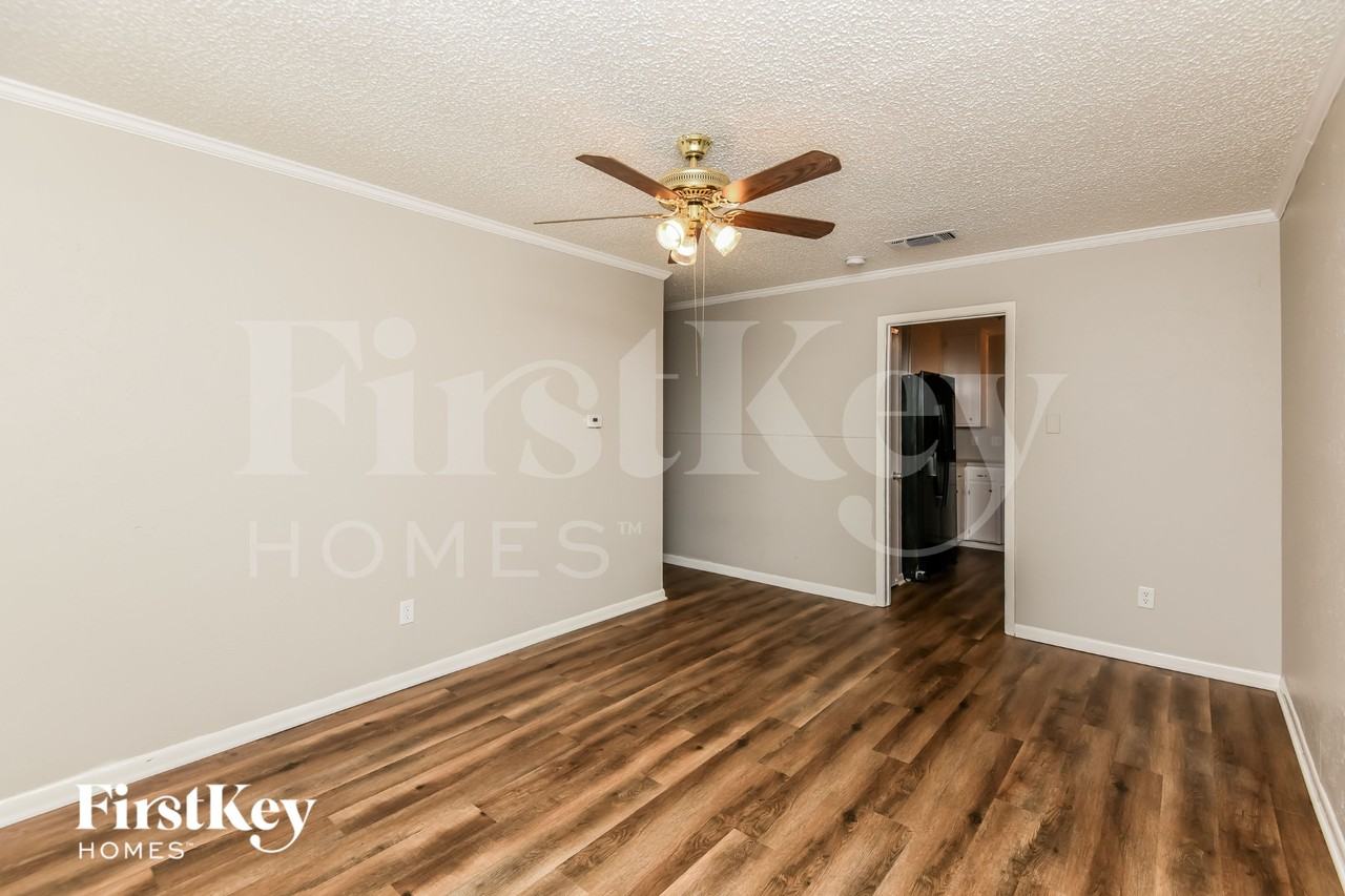 244 E Malone Ave - Photo 4 of 19