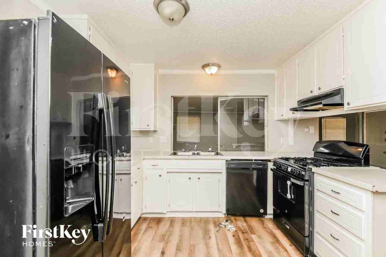 244 E Malone Ave - Photo 7 of 19