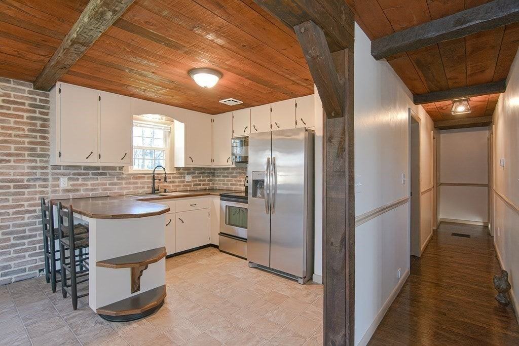 110 Oswego St - Photo 4 of 27