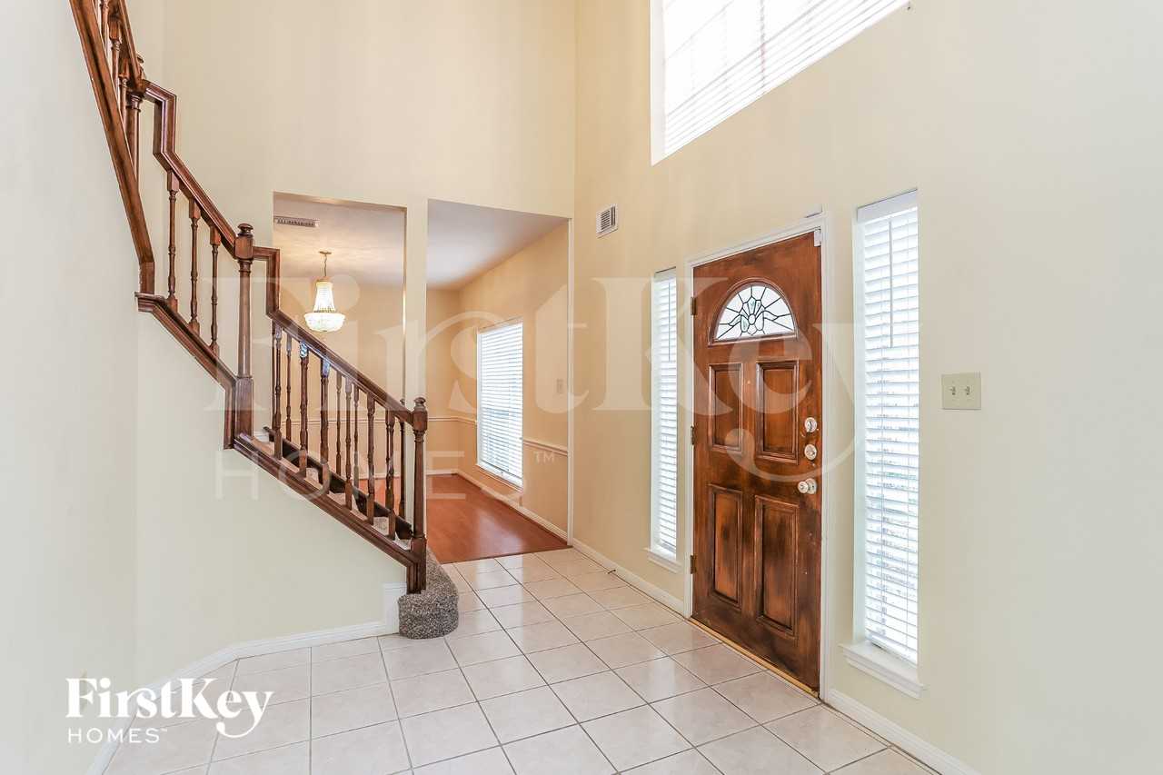20514 Hampshire Rocks Dr - Photo 2 of 15