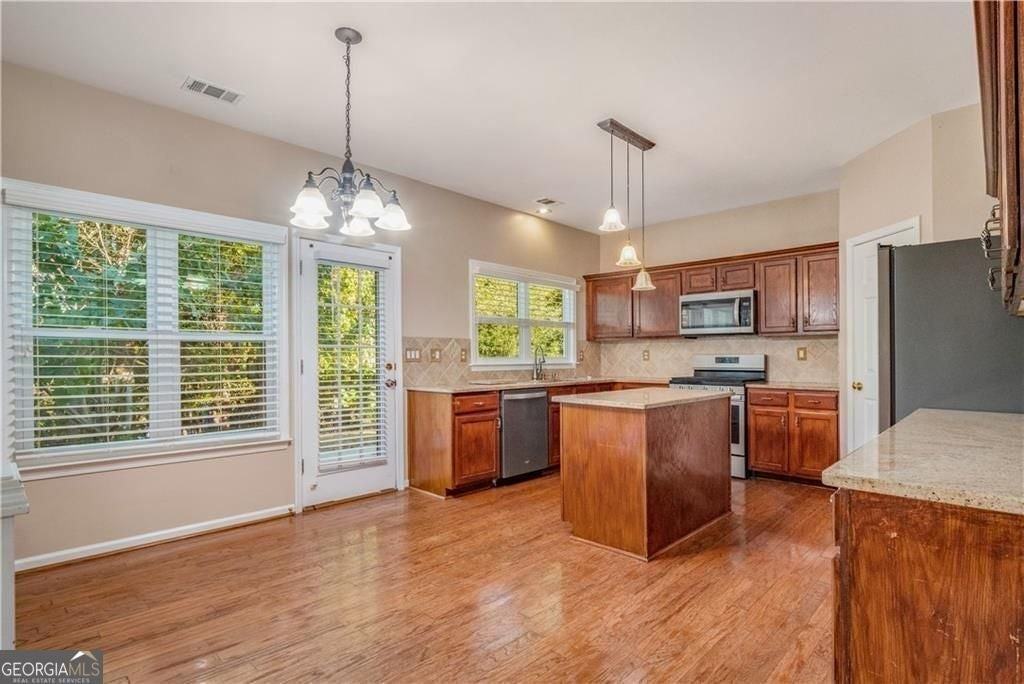 11380 Crossington Rd - Photo 6 of 17