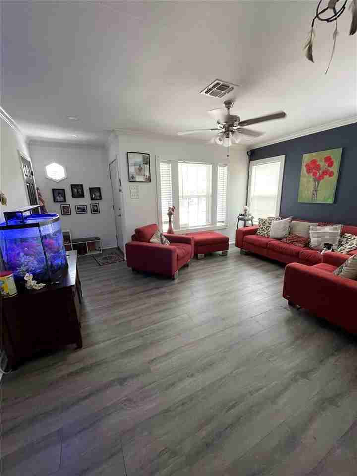 1314 Devon Dr - Photo 4 of 18