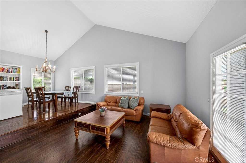 2540 Royale Pl - Photo 2 of 35