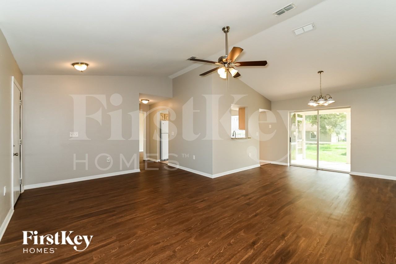 18557 Wisteria Rd - Photo 2 of 17