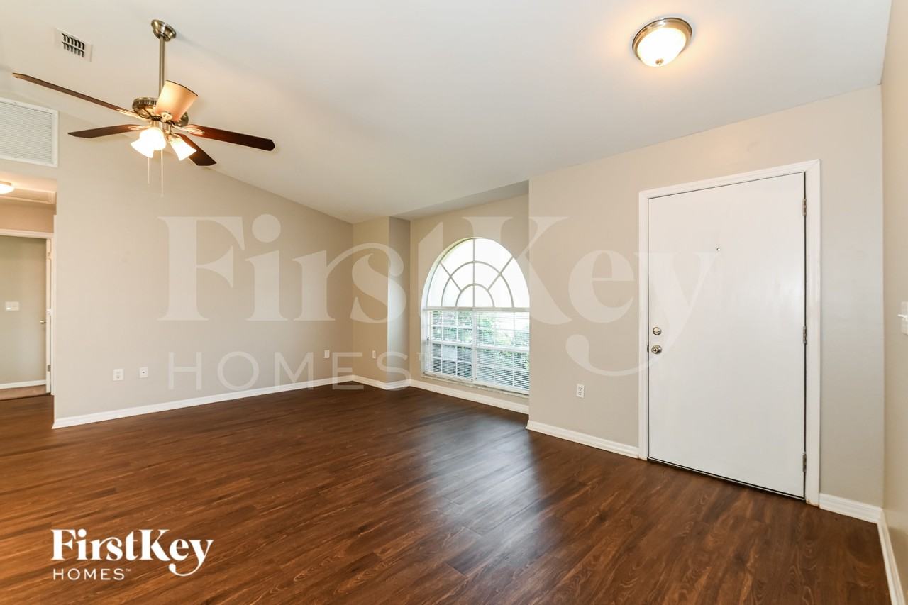 18557 Wisteria Rd - Photo 3 of 17