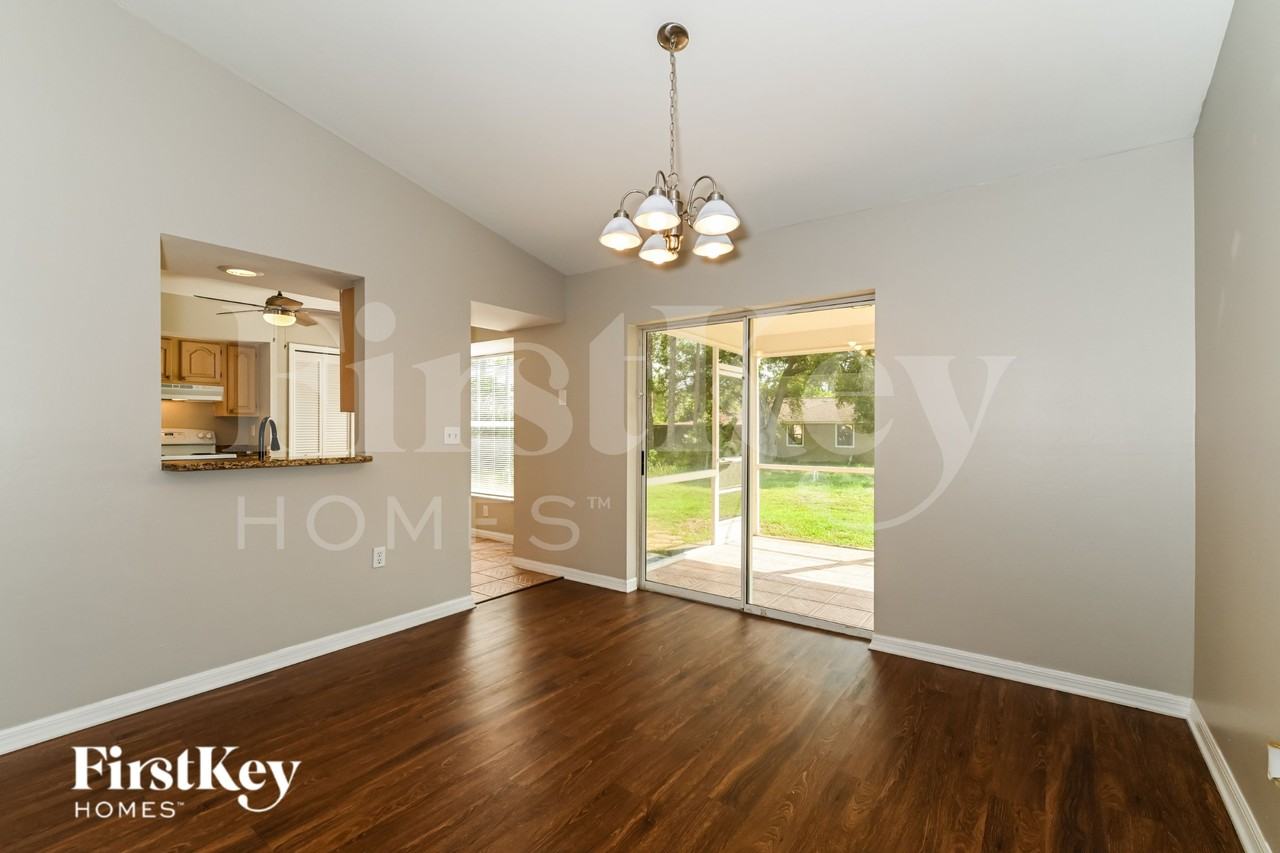 18557 Wisteria Rd - Photo 4 of 17