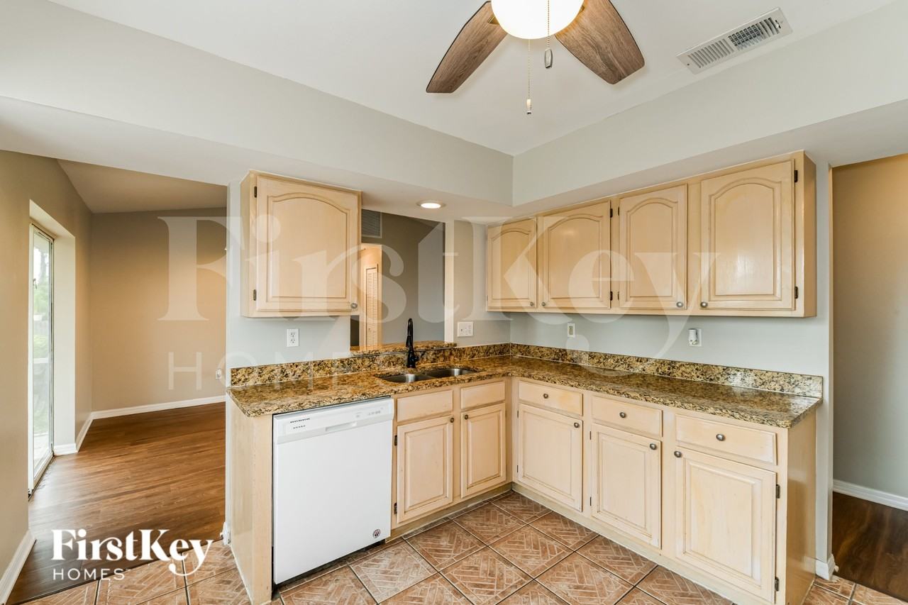 18557 Wisteria Rd - Photo 5 of 17