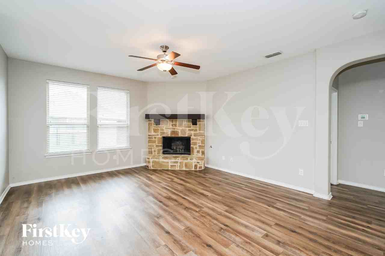 1724 Henderson Dr - Photo 2 of 19
