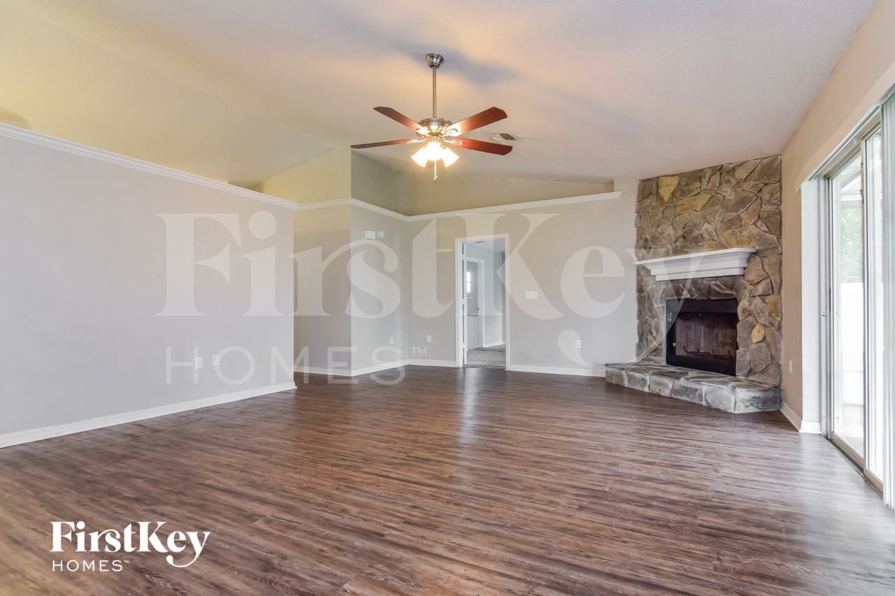 1719 Sandalwood Cir Sw - Photo 3 of 16