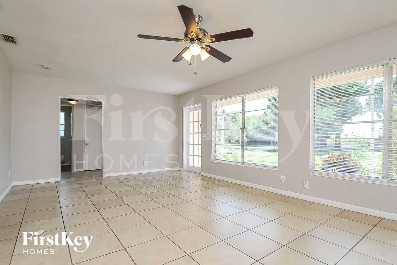 1715 N Lake Shipp Dr Sw - Photo 2 of 16