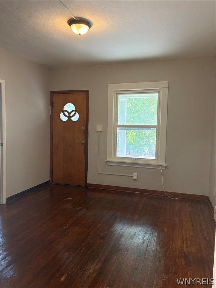 1793 Welch Ave - Photo 5 of 9