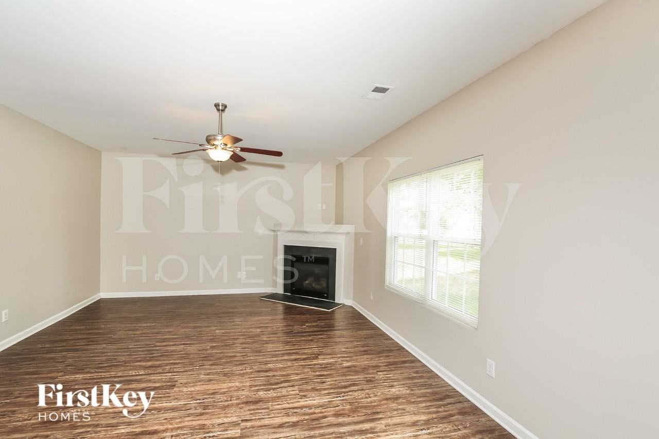 1531 Pecan Ln - Photo 5 of 15
