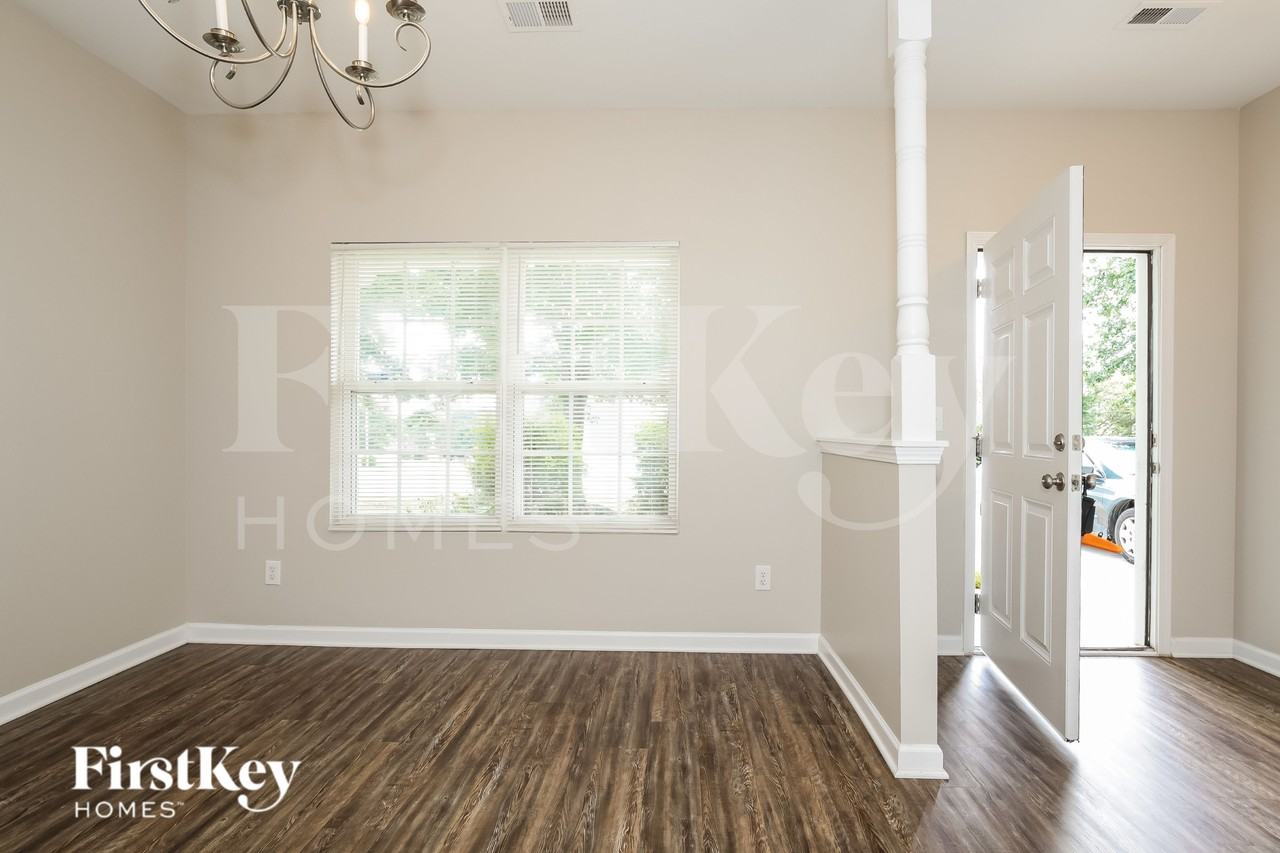 1531 Pecan Ln - Photo 7 of 15