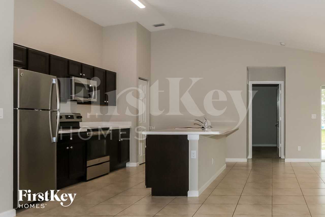 1257 Sw Century Ave - Photo 7 of 16