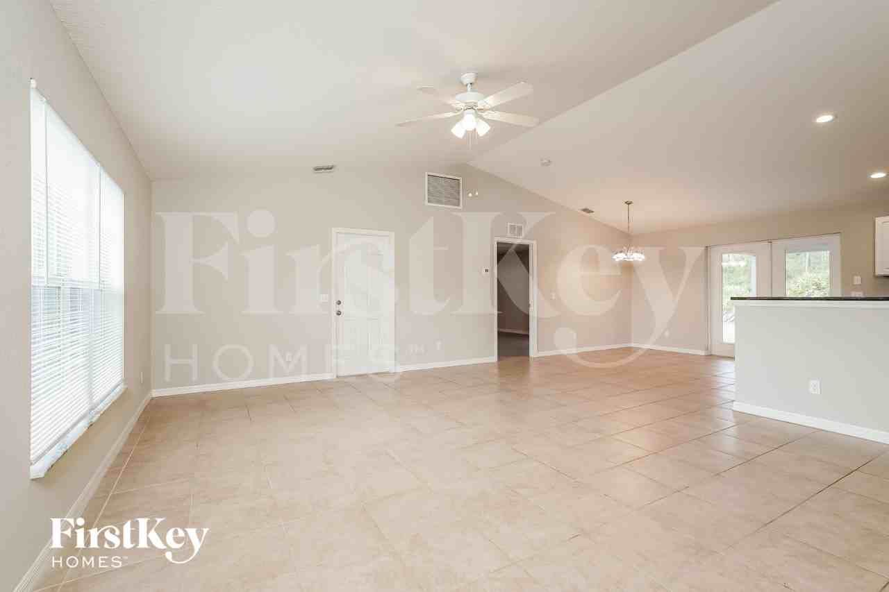 12246 Gulfstream Blvd - Photo 2 of 18