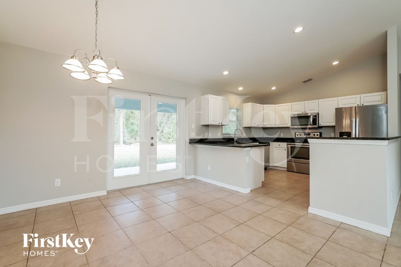 12246 Gulfstream Blvd - Photo 5 of 18