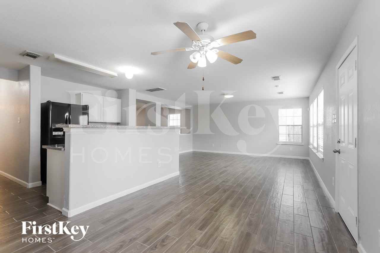 11210 Flying Geese Ln - Photo 3 of 18