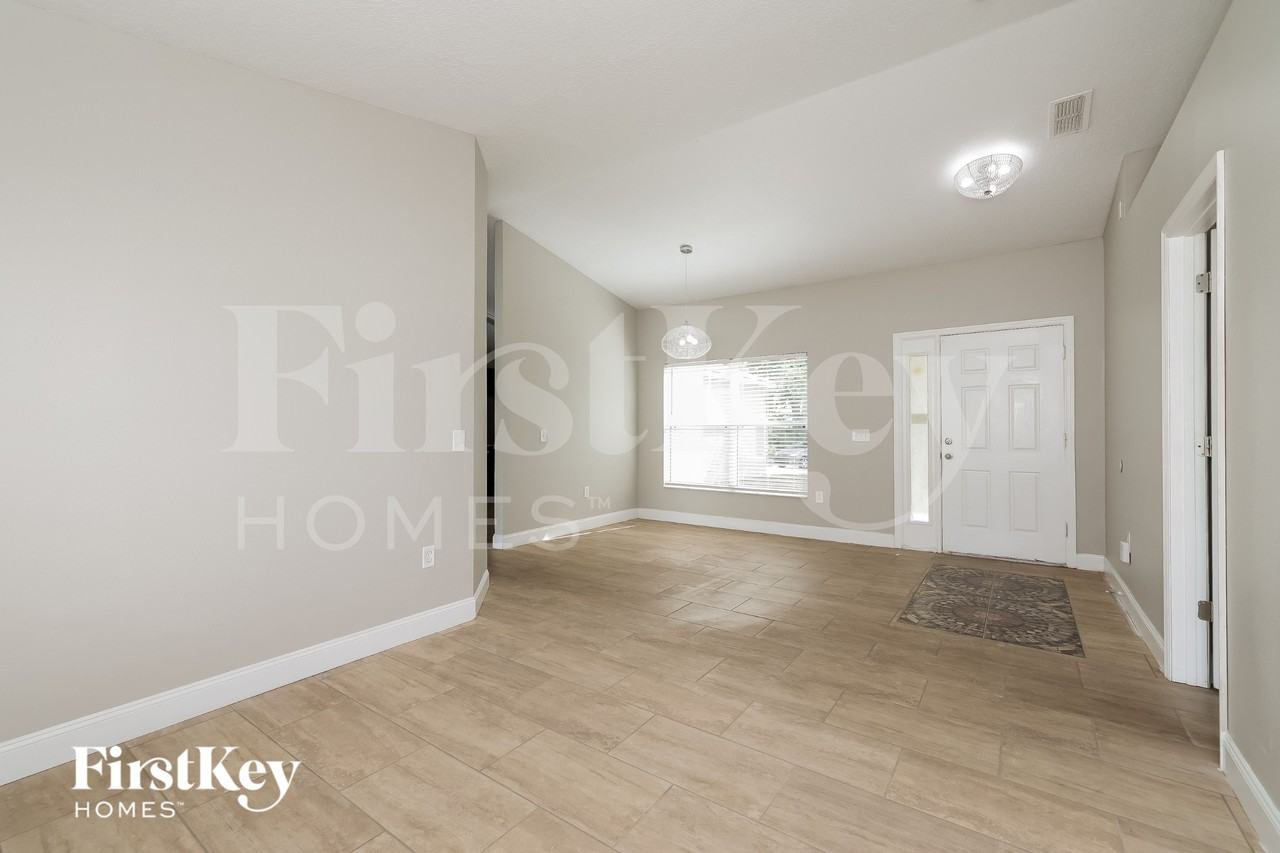 1031 Heron Ct - Photo 4 of 16