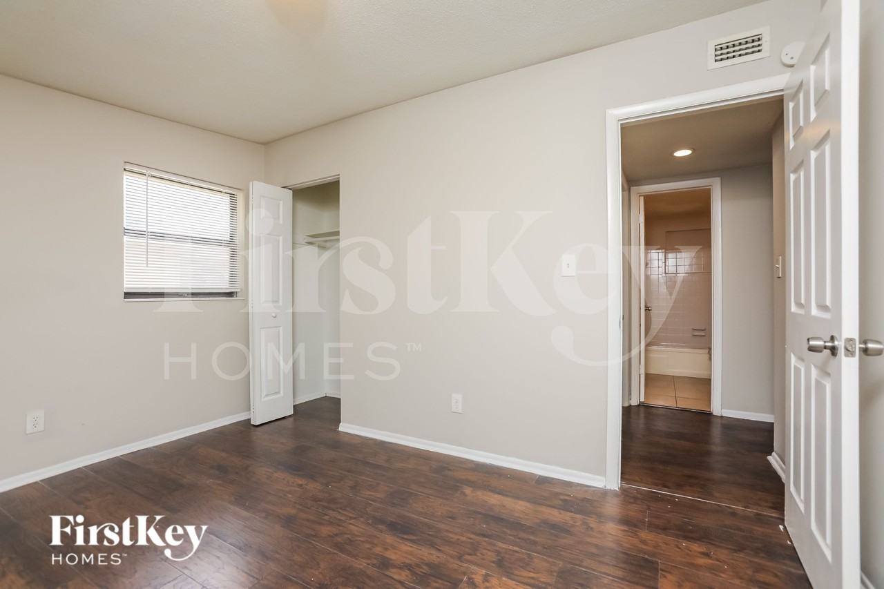 1030 Maxey Dr - Photo 6 of 15