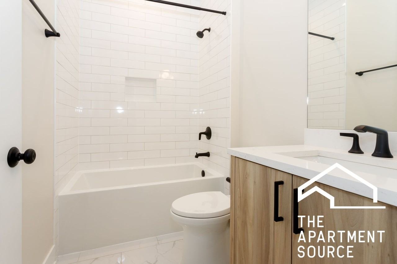3356 N Sheffield Ave #2 - Photo 4 of 8