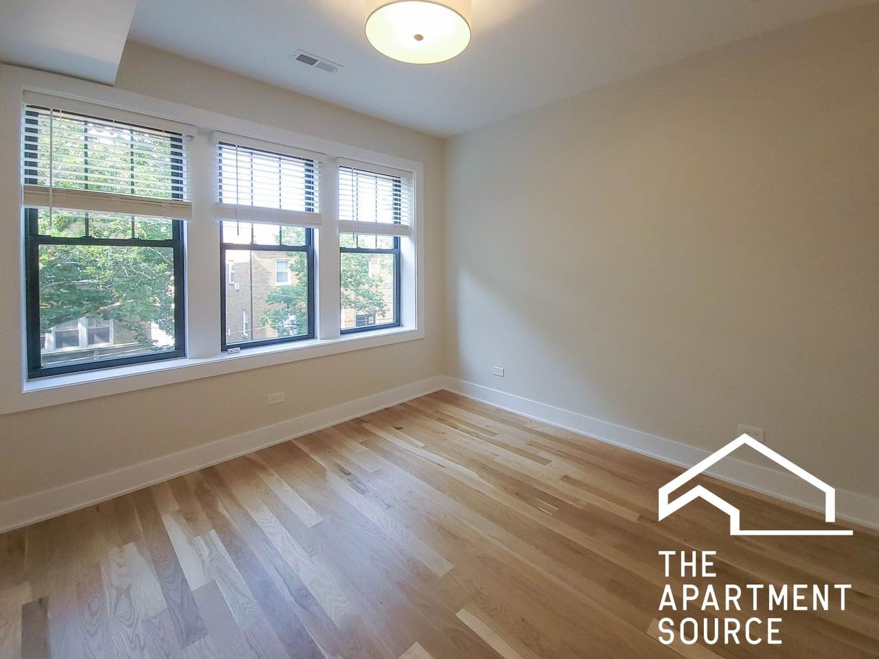 3356 N Sheffield Ave #3 - Photo 2 of 8