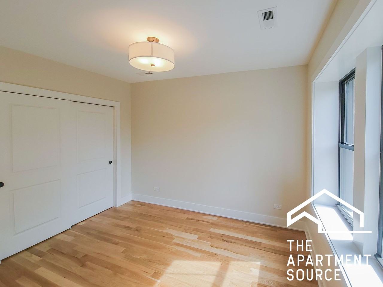 3356 N Sheffield Ave #3 - Photo 3 of 8
