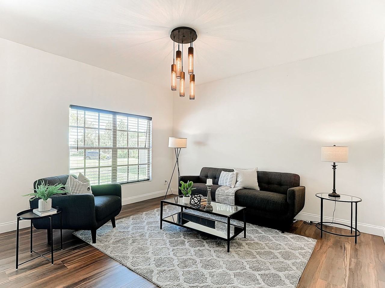 130 16th Ave Ne - Photo 4 of 50