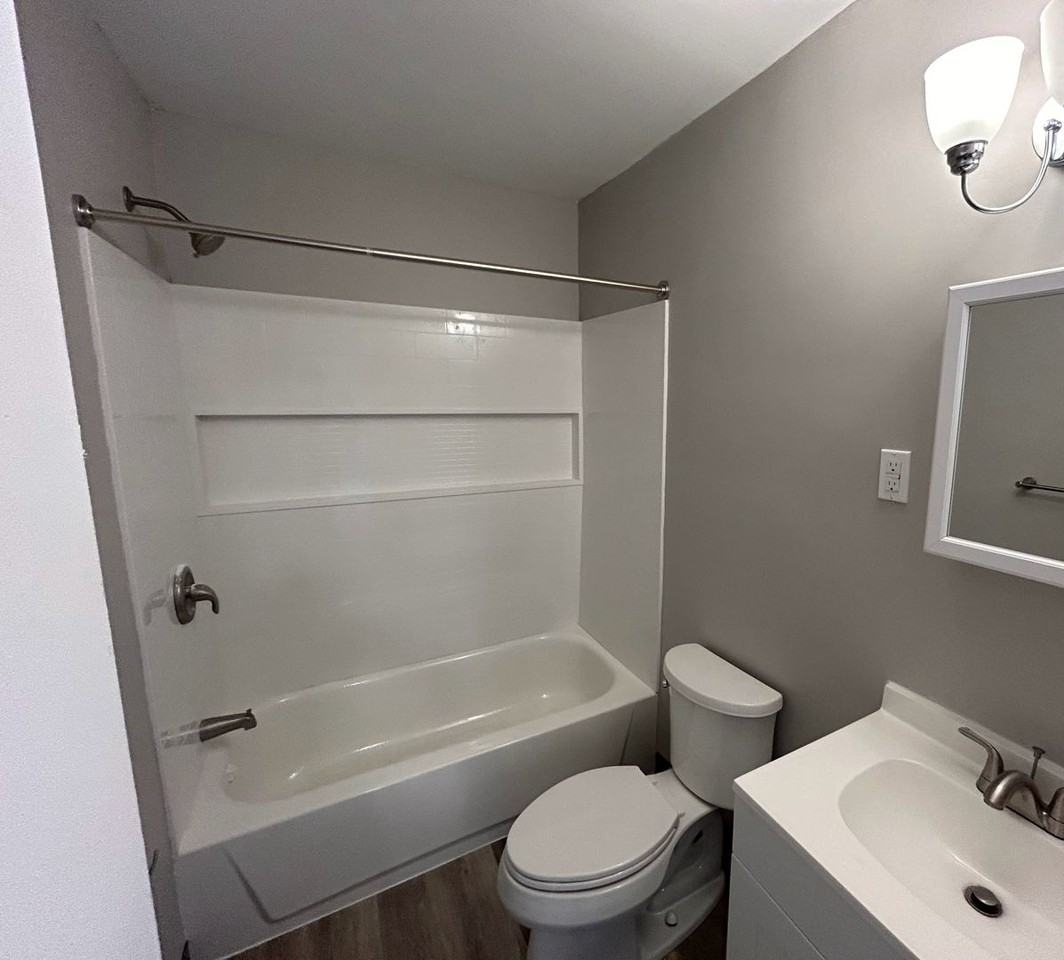 Creekside Apartments (AKA TInkers on 126th) - Photo 5 of 23
