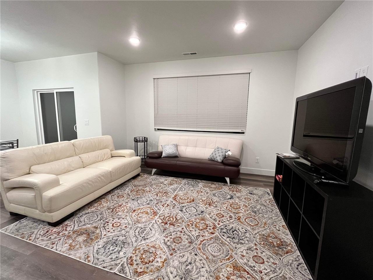 1076 Ws - Photo 2 of 11