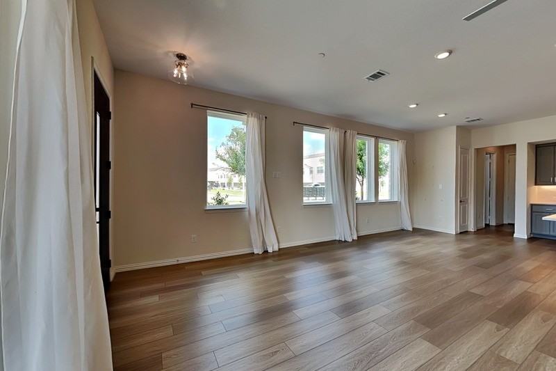 1192 Daybreak Dr - Photo 3 of 19