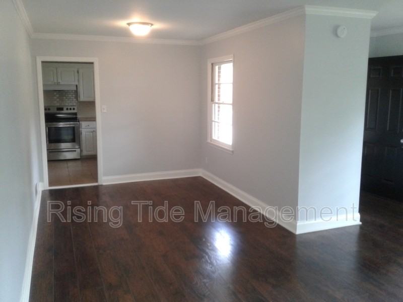 948 Hickory Dr - Photo 4 of 50
