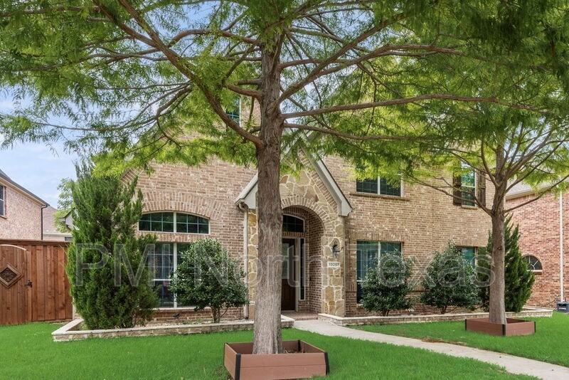 13257 Sulphur Springs Dr - Photo 2 of 32