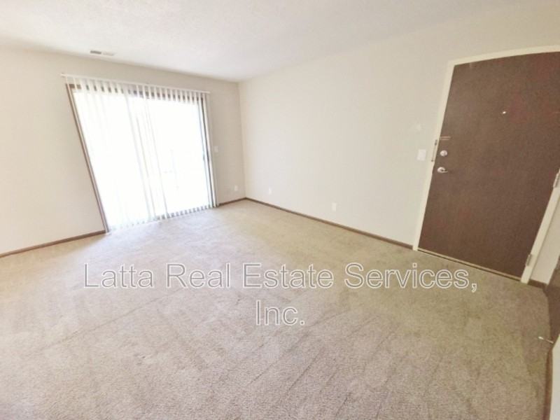 12502 E 40th St S #F - Photo 2 of 6