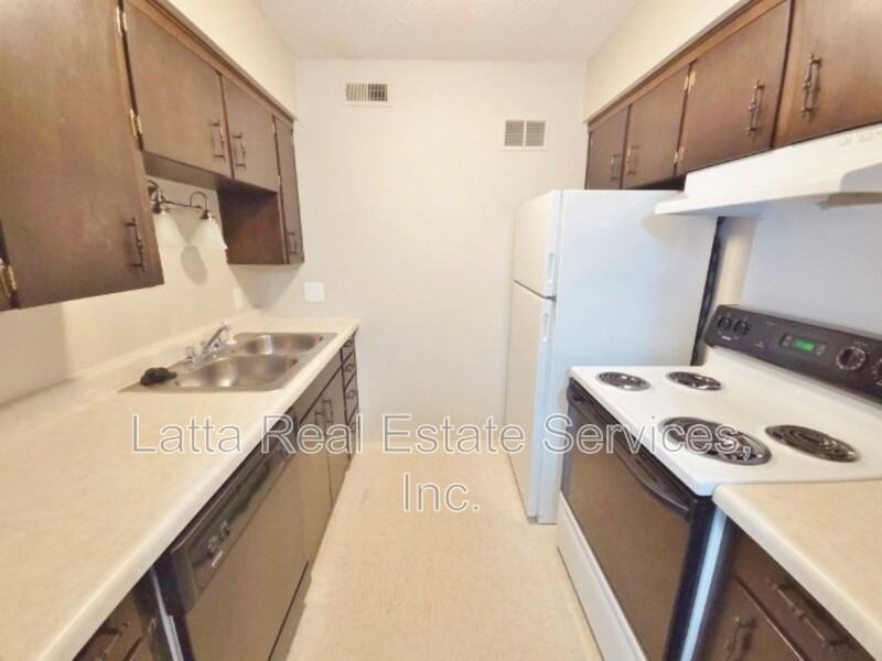 12502 E 40th St S #F - Photo 4 of 6