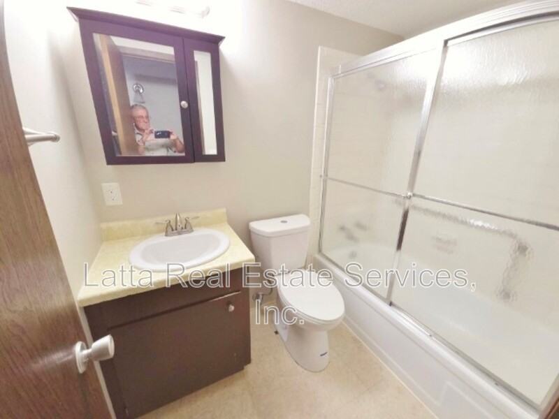 12502 E 40th St S #F - Photo 6 of 6