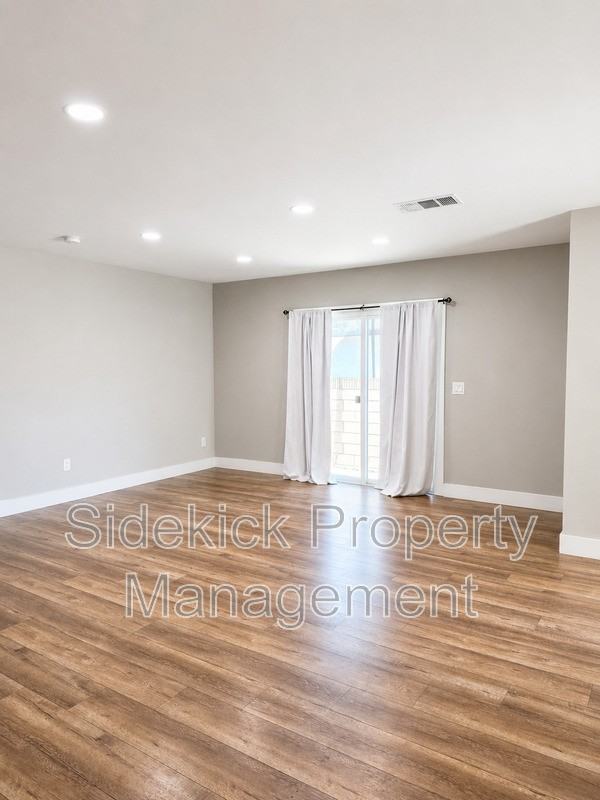11443 Dicky St - Photo 6 of 17