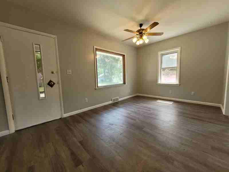 229 Idlewild St - Photo 2 of 8
