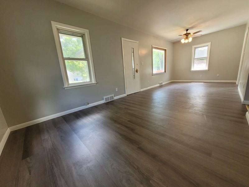 229 Idlewild St - Photo 3 of 8
