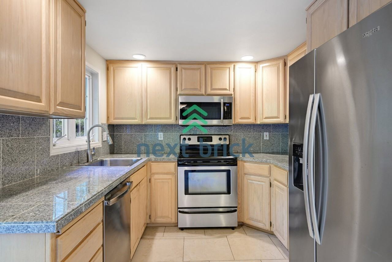 10435 Se 13th St - Photo 5 of 17
