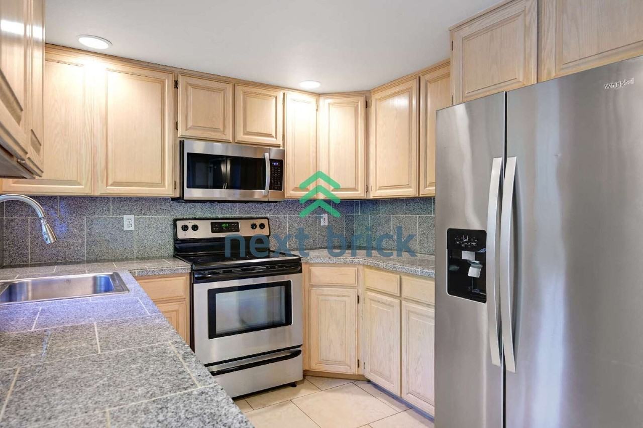10435 Se 13th St - Photo 6 of 17