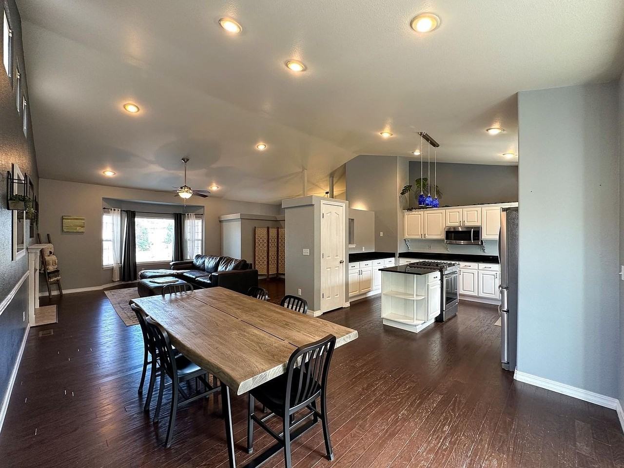 2705 Stone Creek Rd - Photo 6 of 42