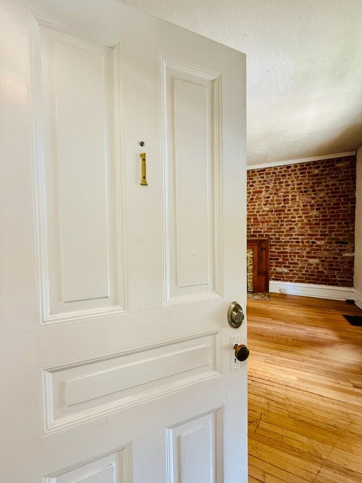 662 S Pearl St #1 - Photo 3 of 13