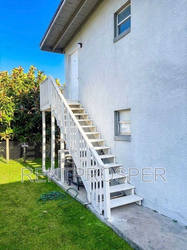 740 W Robinson St - Photo 7 of 10