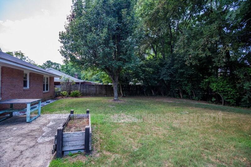 5827 Gene Ave - Photo 3 of 22