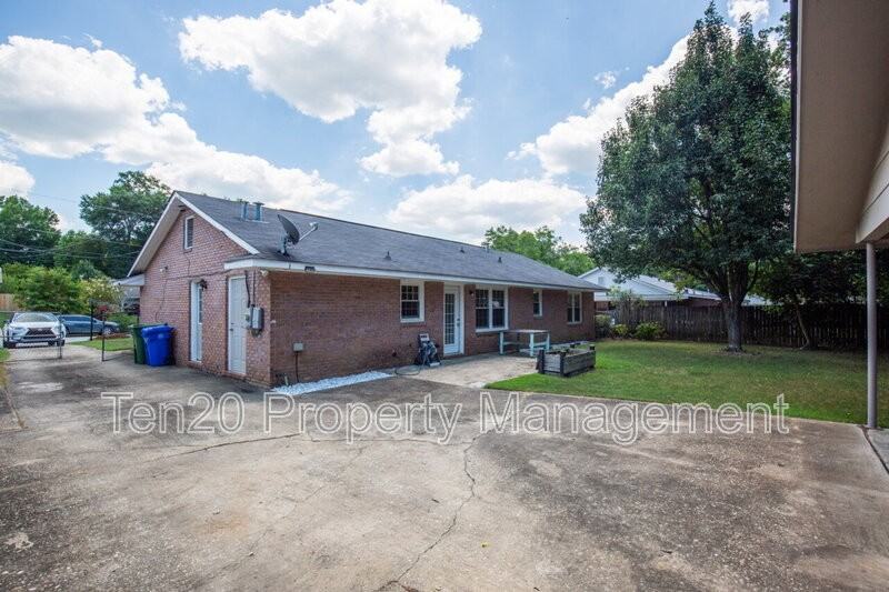 5827 Gene Ave - Photo 4 of 22