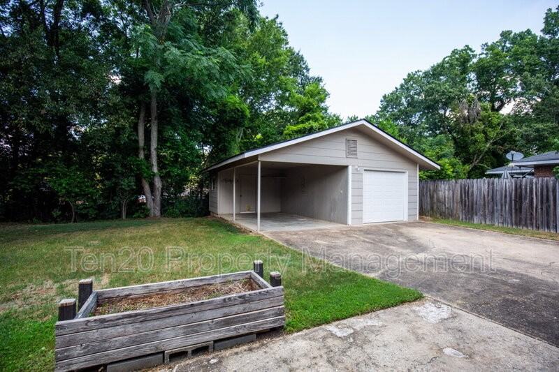 5827 Gene Ave - Photo 5 of 22