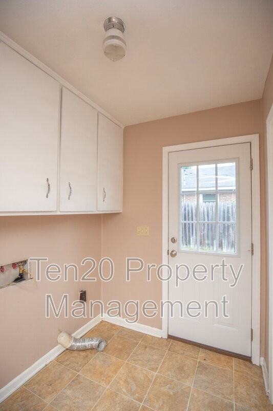 5827 Gene Ave - Photo 6 of 22